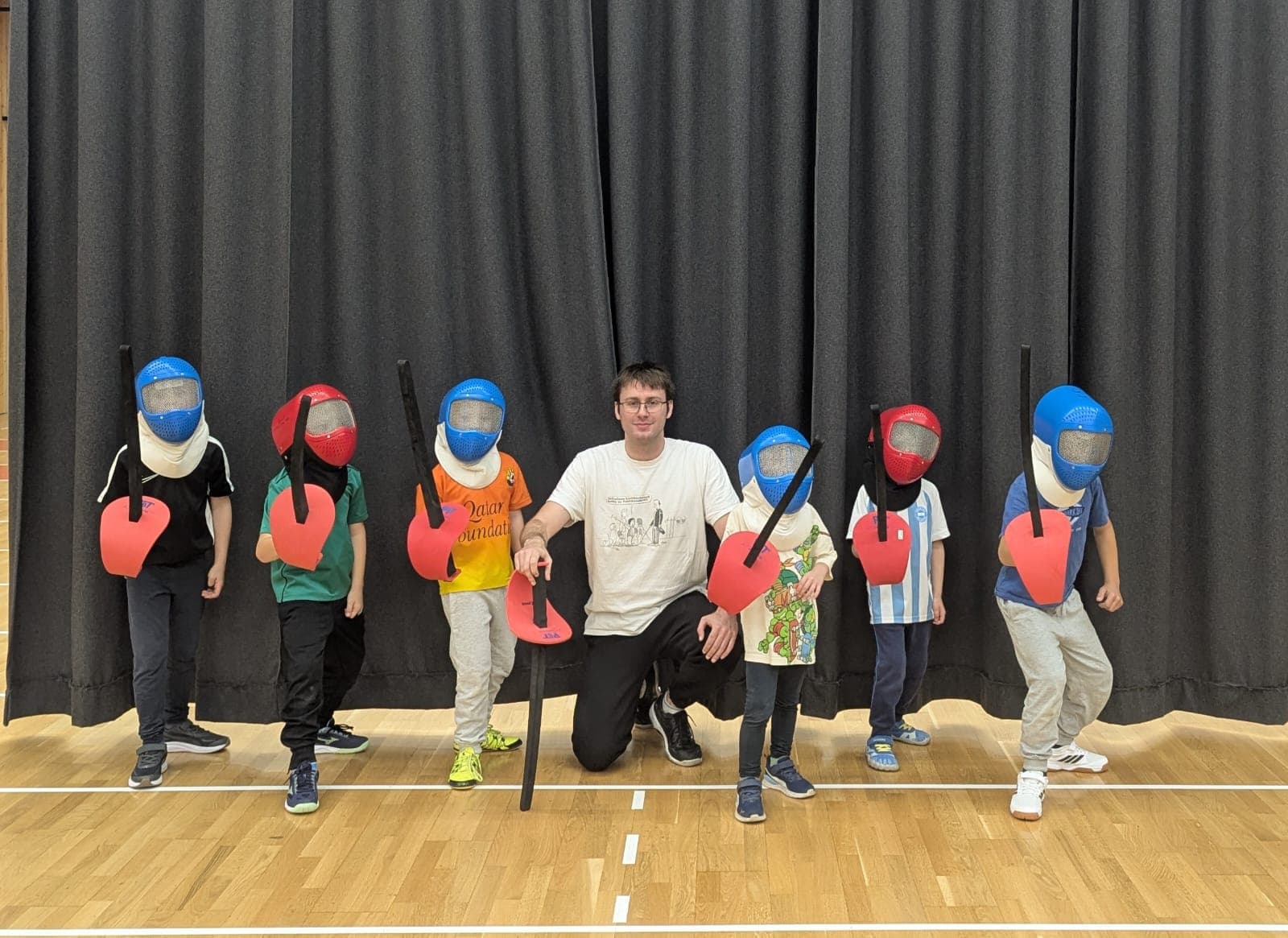 Mini Musketiere beim Fechttraining.