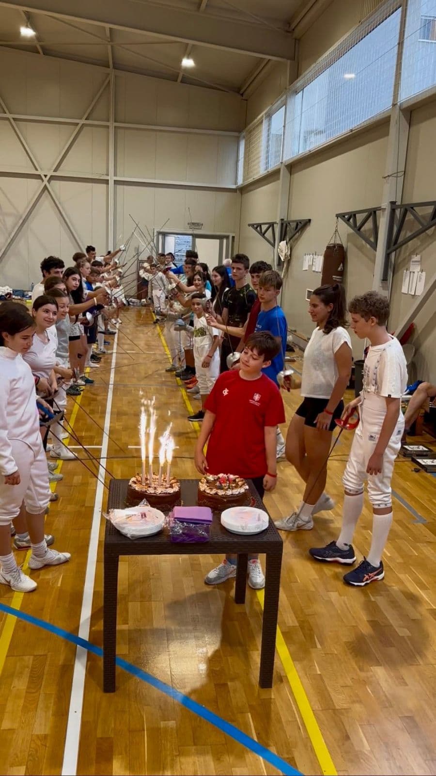 Gemeinschaftlicher Moment im Trainingscamp in Kranevo mit jungen Fechterinnen und Fechtern.