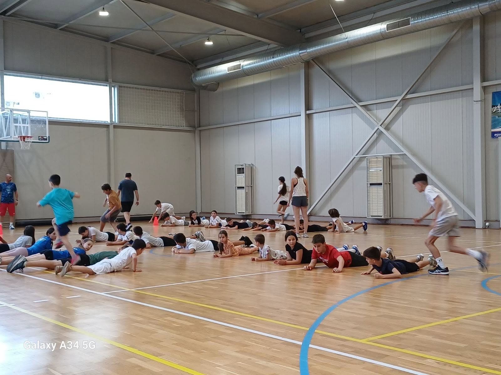 Athletische Übungen und Bewegungstraining im Trainingscamp in Kranevo.